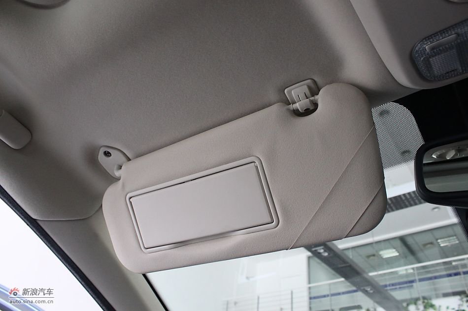 新标致307两厢内饰