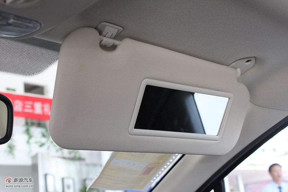 新标致307两厢内饰