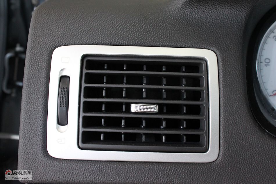 新标致307两厢内饰