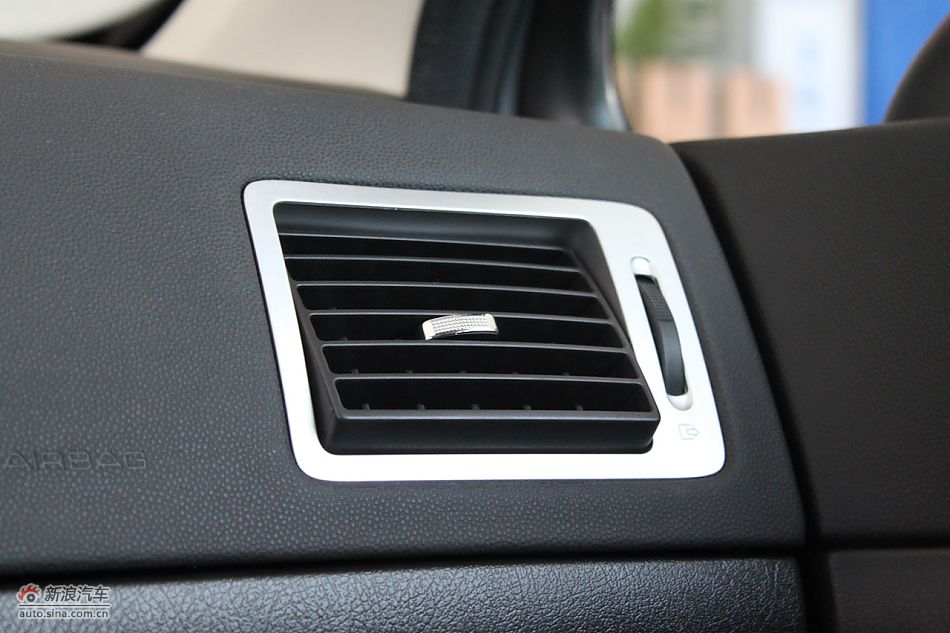 新标致307两厢内饰