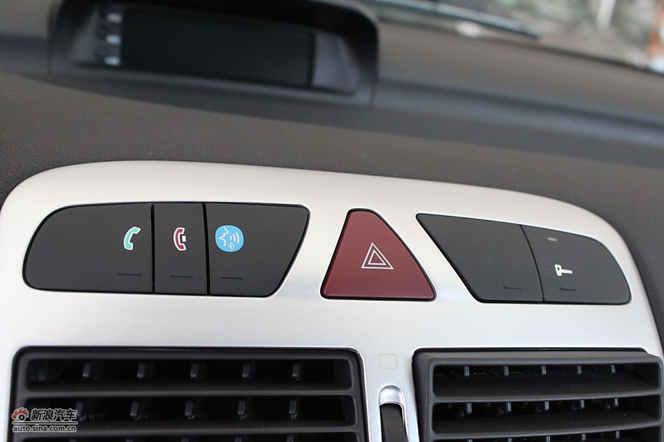 新标致307两厢内饰