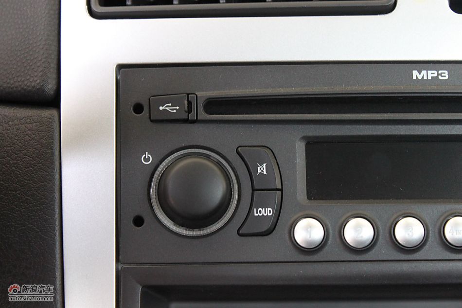 新标致307两厢内饰