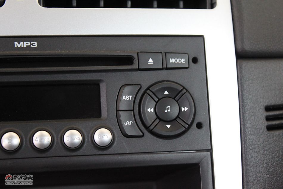 新标致307两厢内饰