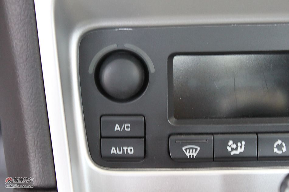 新标致307两厢内饰