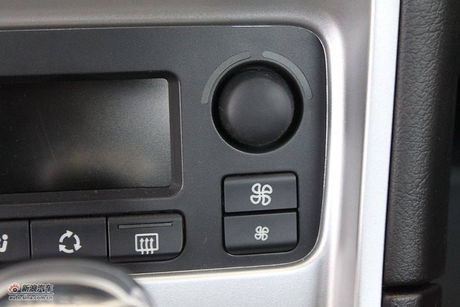 新标致307两厢内饰