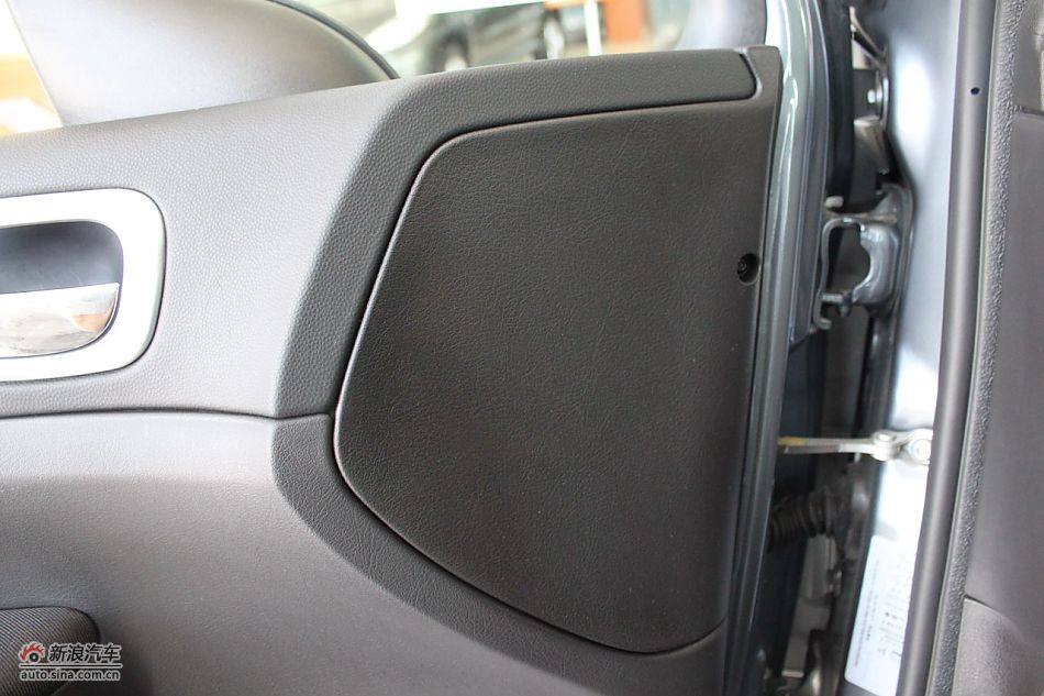 新标致307两厢内饰