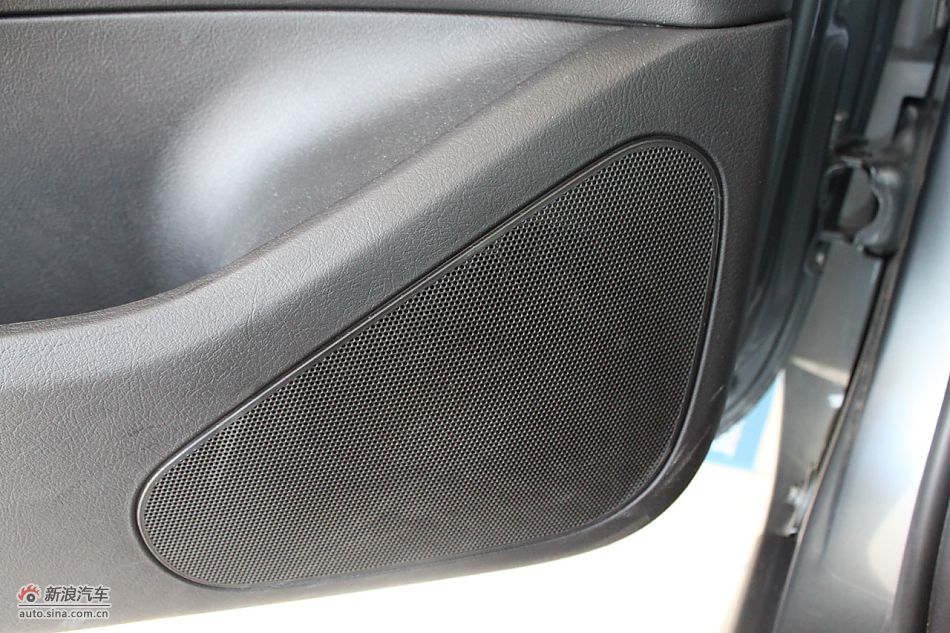 新标致307两厢内饰