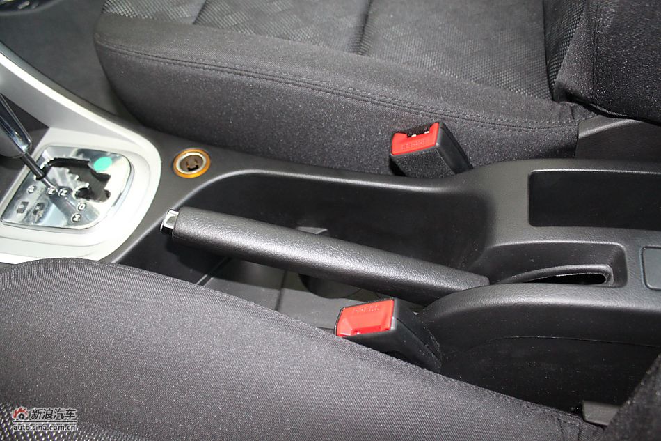 新标致307两厢内饰