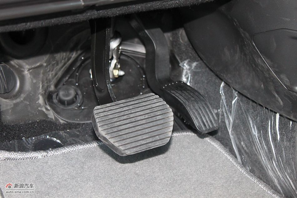 新标致307两厢内饰