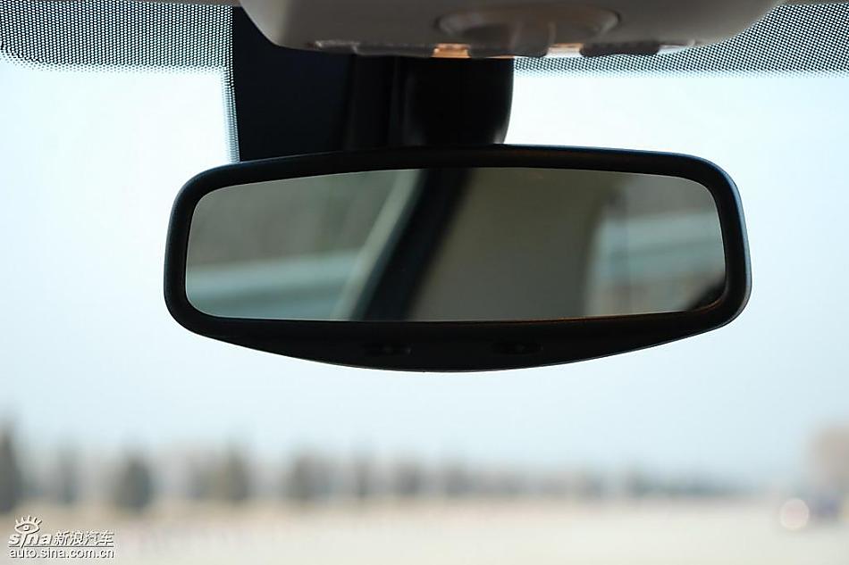 东风标致307两厢内饰实拍图