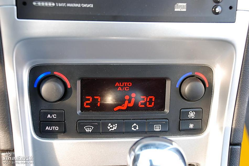 东风标致307两厢内饰实拍图