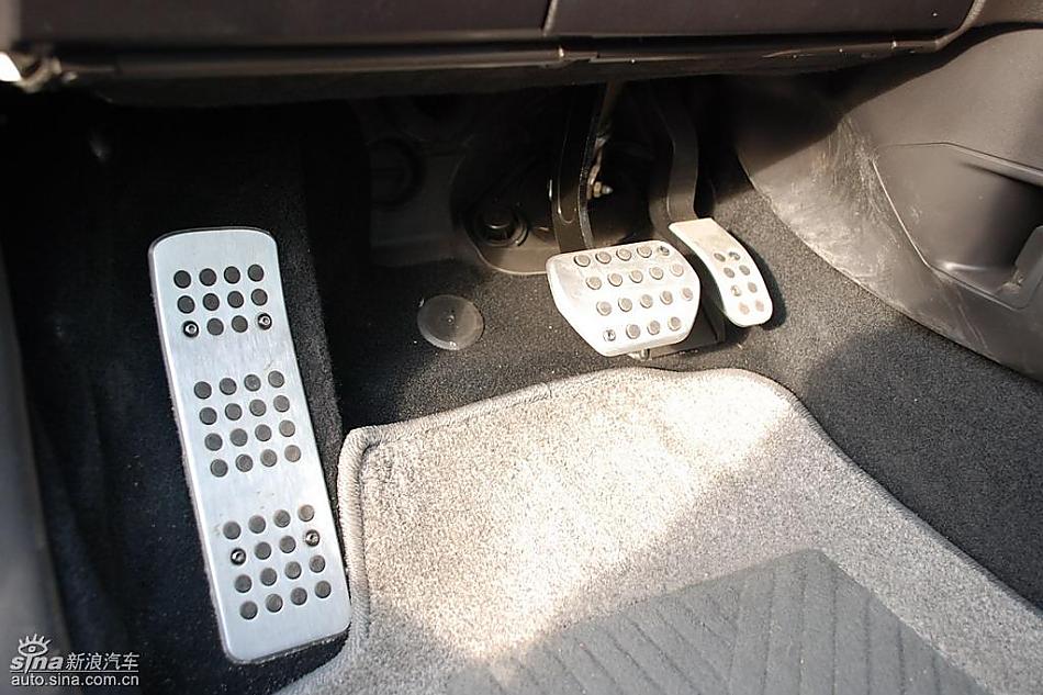东风标致307两厢内饰实拍图