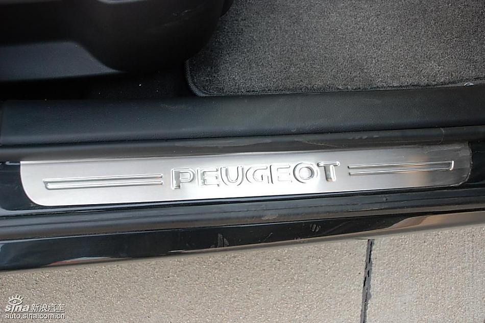 东风标致307两厢内饰实拍图