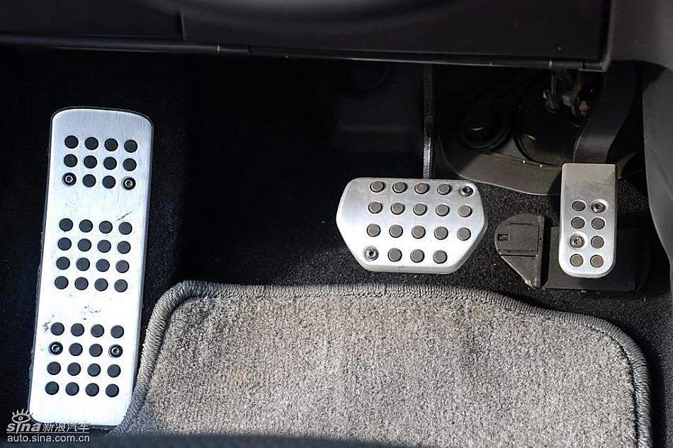 东风标致307两厢内饰实拍图