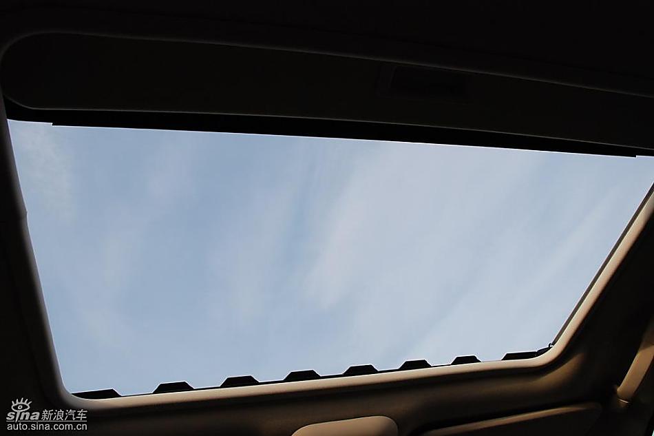 东风标致307两厢内饰实拍图