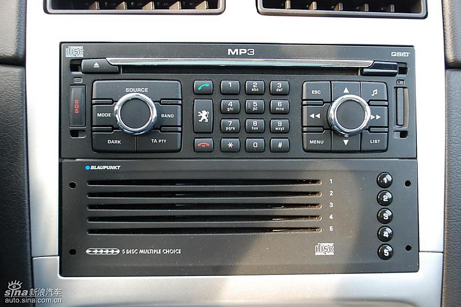 东风标致307两厢内饰实拍图