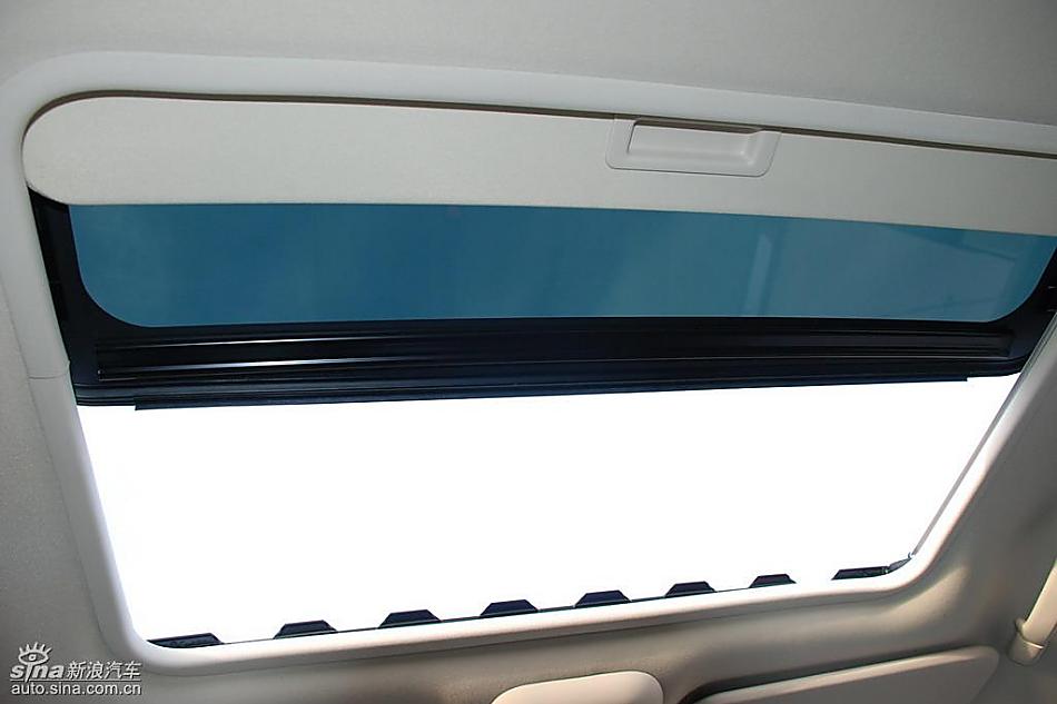 东风标致307两厢内饰实拍图