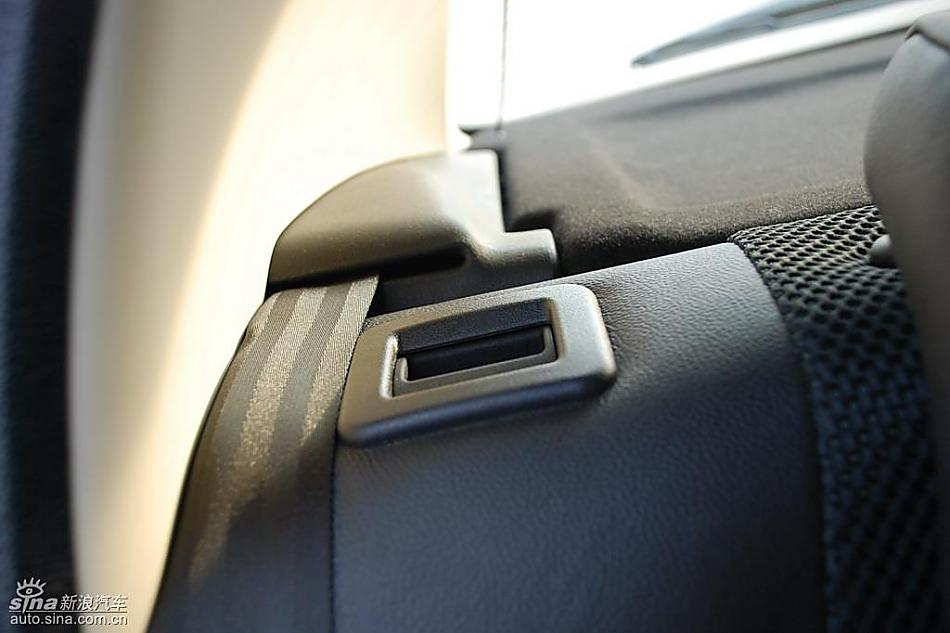东风标致307两厢内饰实拍图