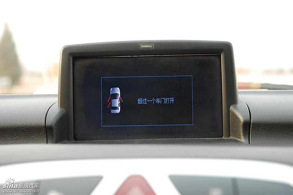 东风标致307两厢内饰实拍图