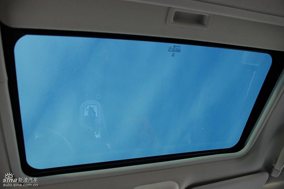 东风标致307两厢内饰实拍图