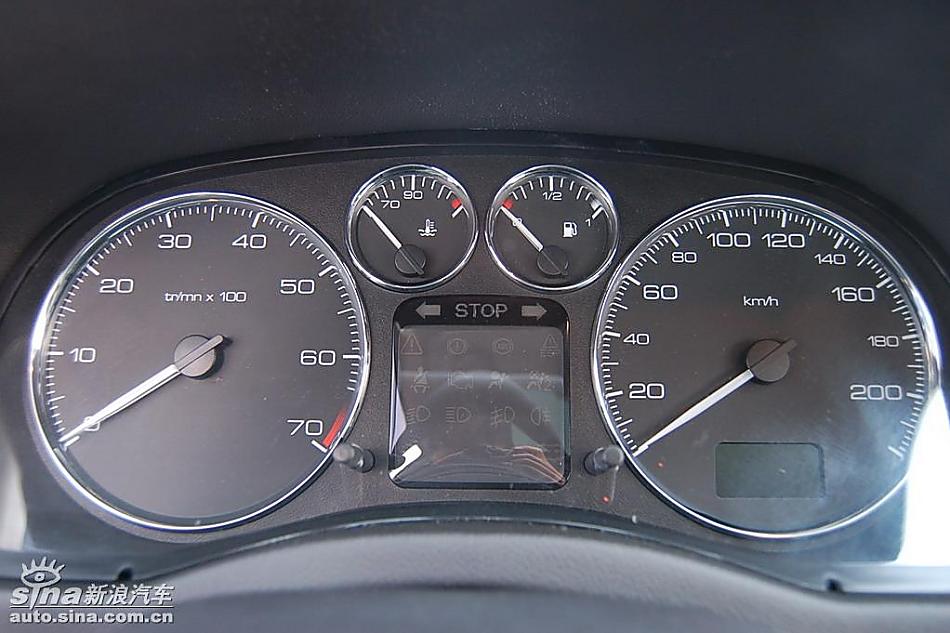 东风标致307Xs天窗版到店实拍