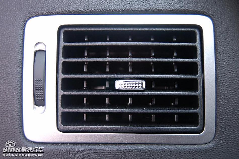 东风标致307Xs天窗版到店实拍