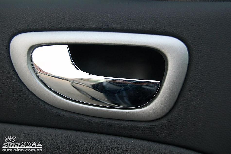 东风标致307Xs天窗版到店实拍