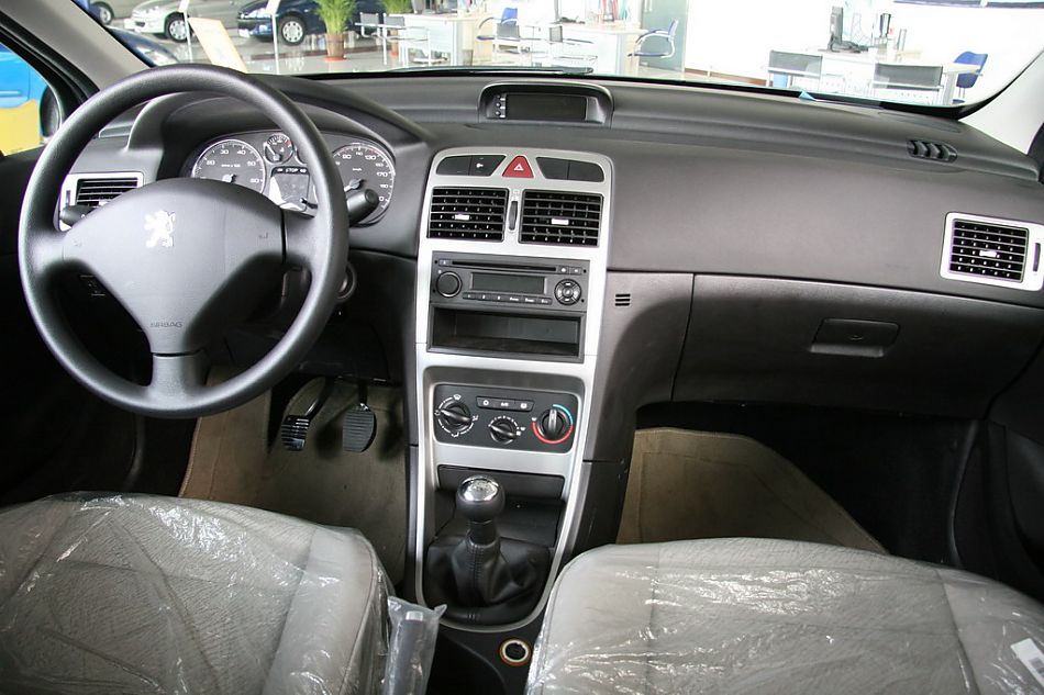 神龙汽车标致307内饰