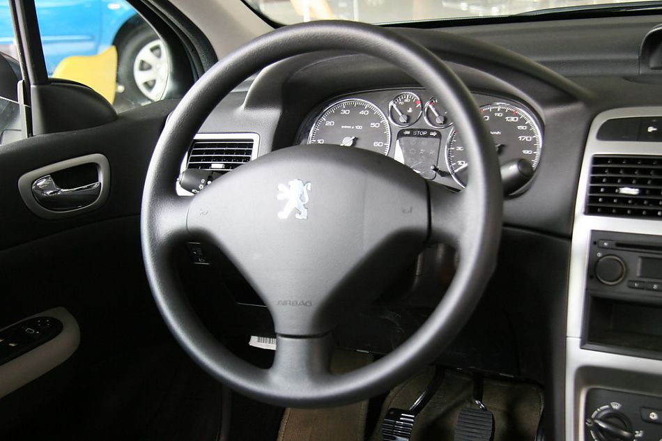 神龙汽车标致307方向盘