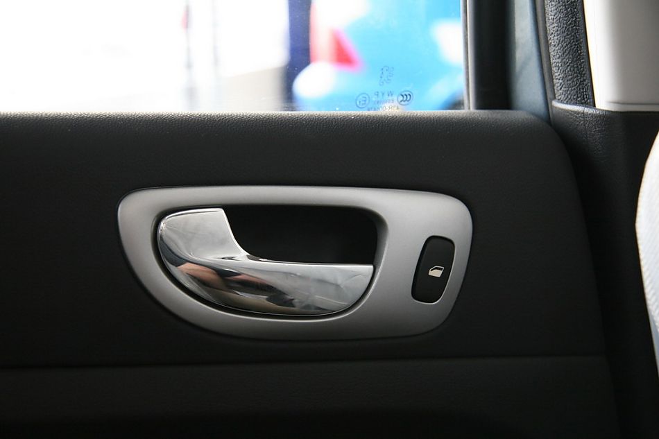 神龙汽车标致307车门内部