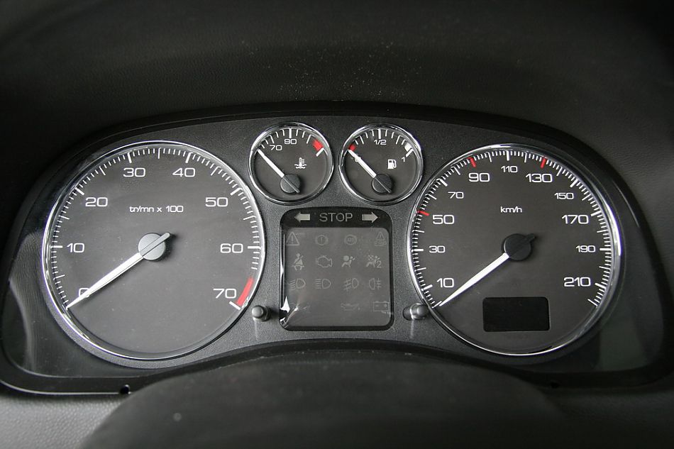 神龙汽车标致307仪表盘