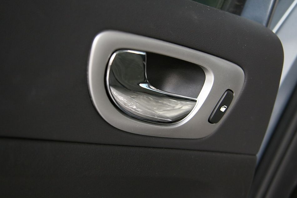 神龙汽车标致307车门内部