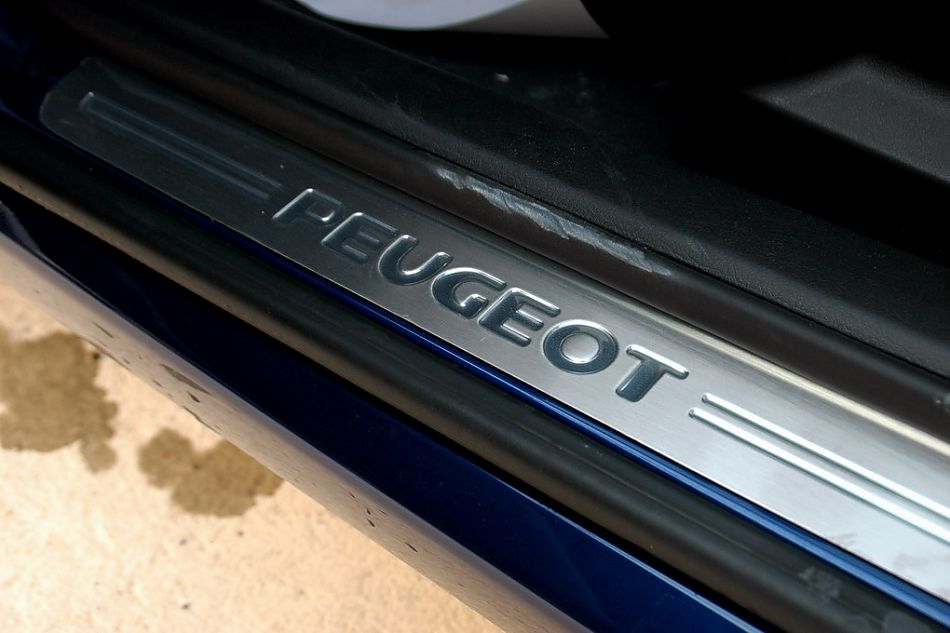 东风标致307两厢内饰