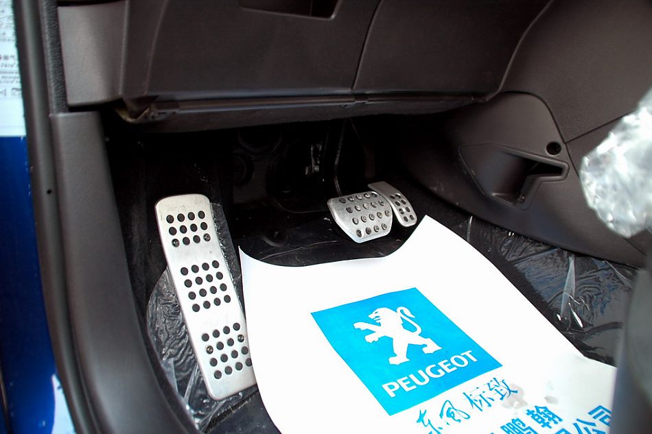 东风标致307两厢内饰