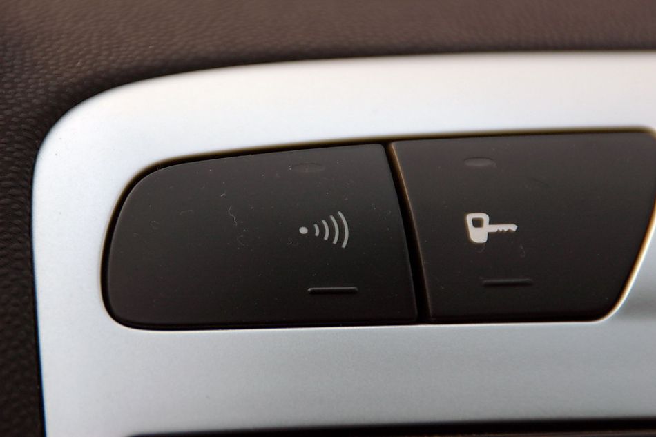 东风标致307两厢内饰