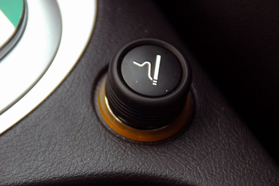 东风标致307两厢内饰