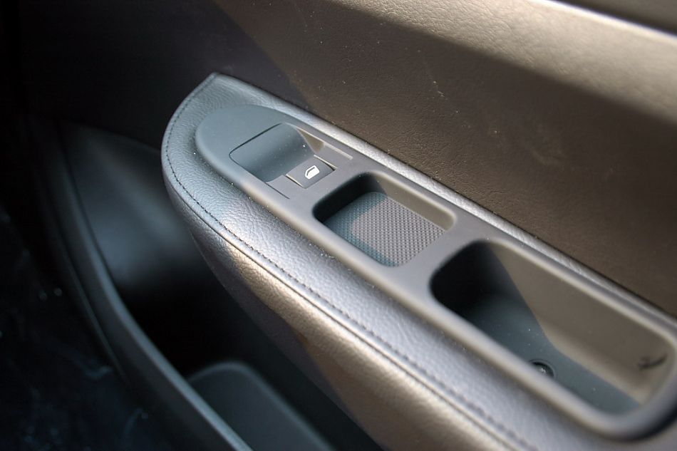 东风标致307两厢内饰