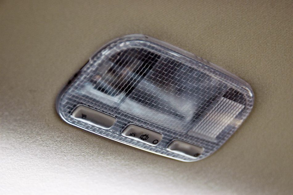 东风标致307两厢内饰