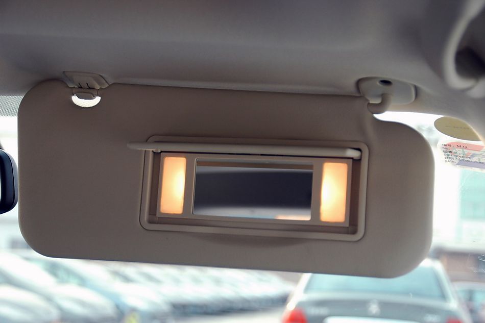 东风标致307两厢内饰