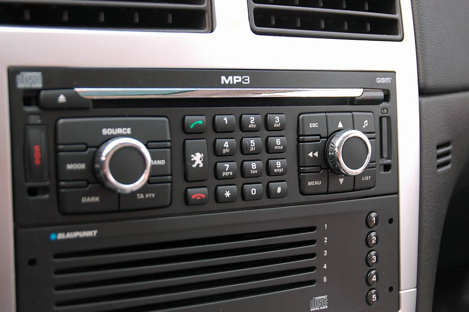 东风标致307两厢内饰