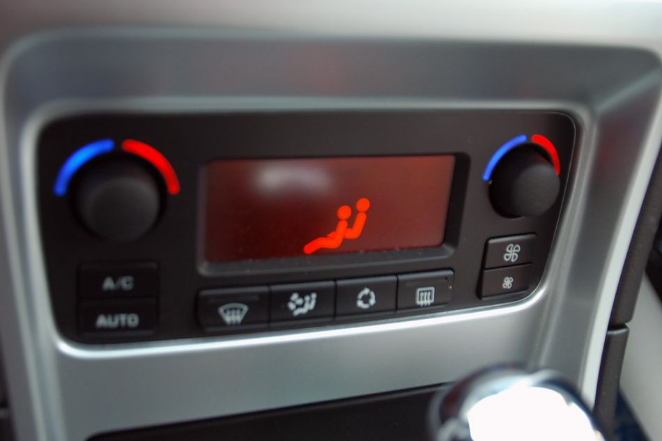 东风标致307两厢内饰