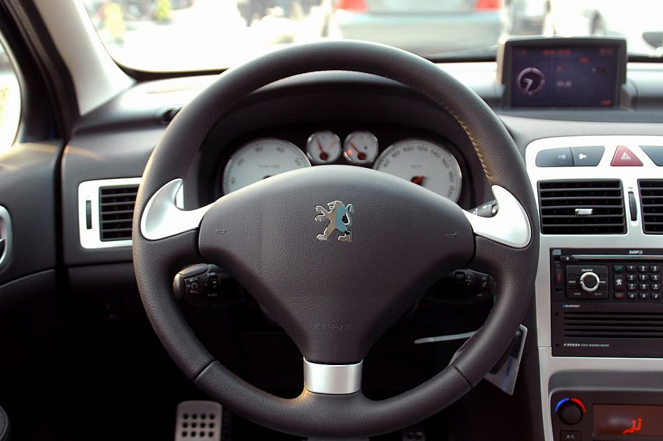 东风标致307两厢内饰