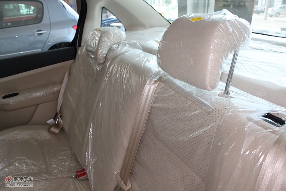 新标致307三厢内饰