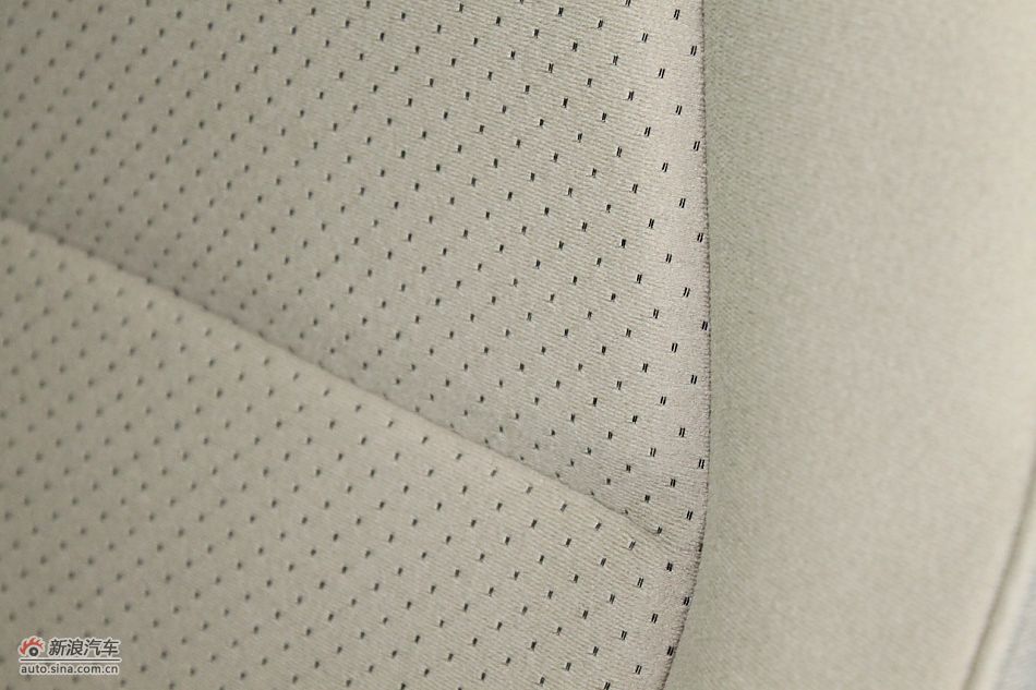 新标致307三厢内饰