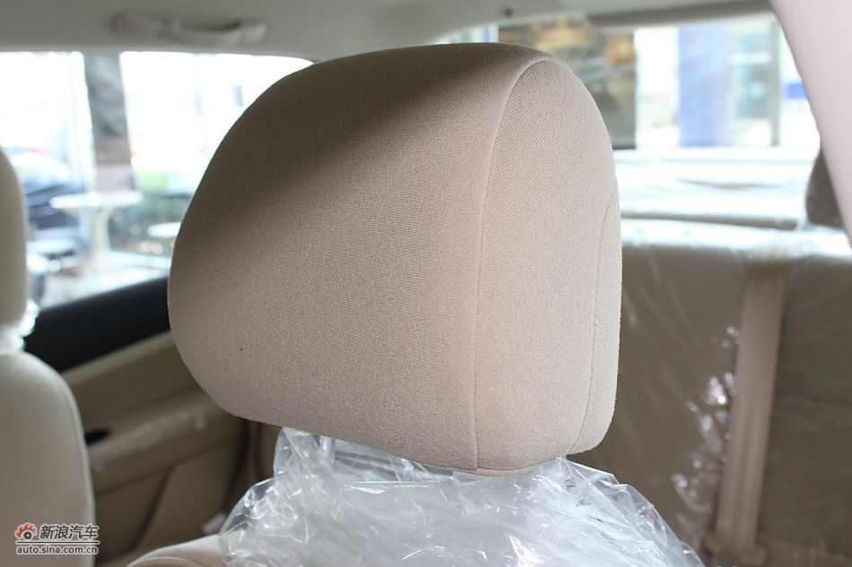 新标致307三厢内饰