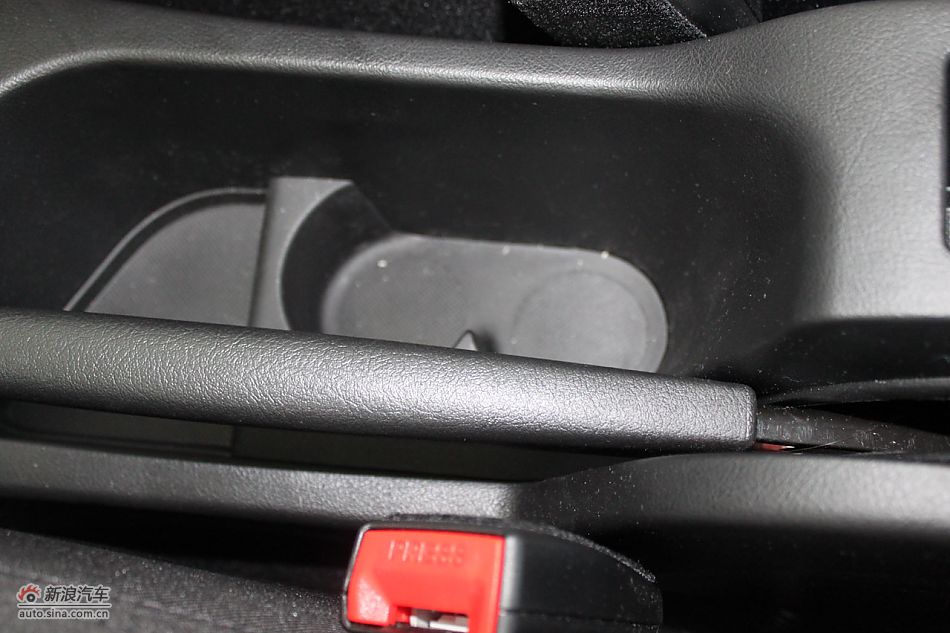 新标致307两厢内饰