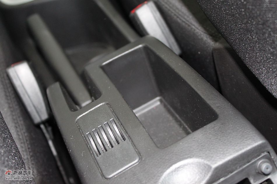 新标致307两厢内饰