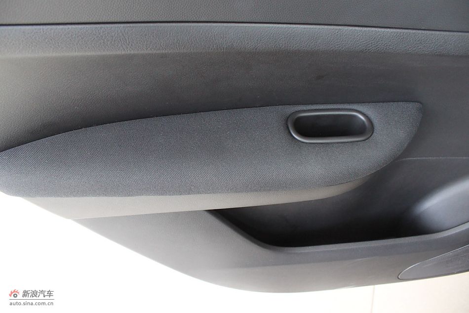 新标致307两厢内饰
