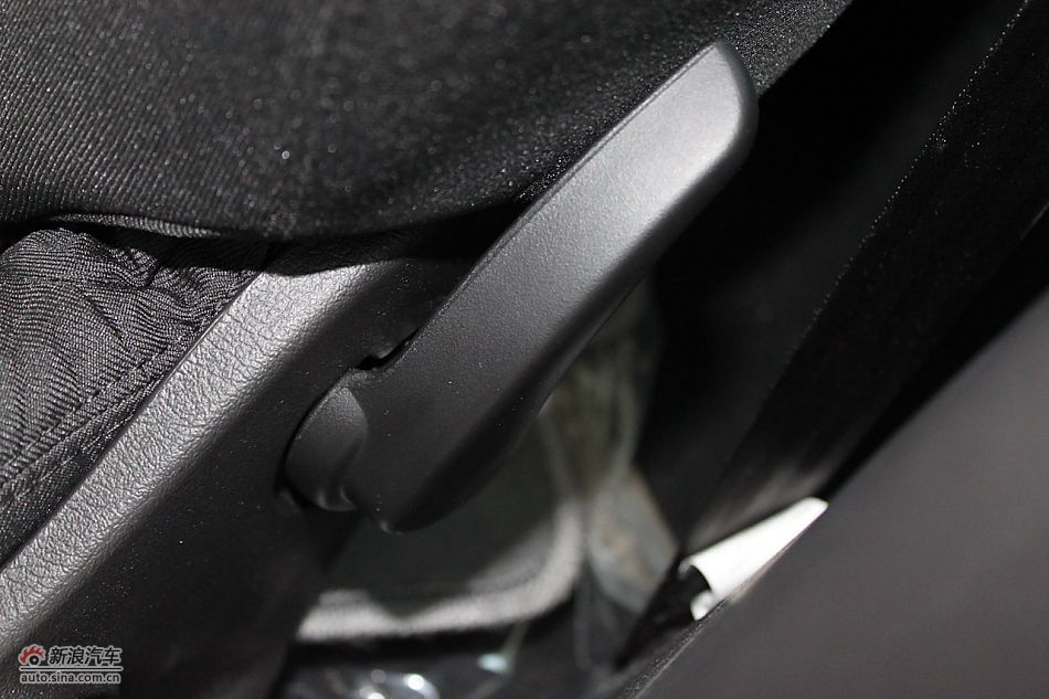 新标致307两厢内饰