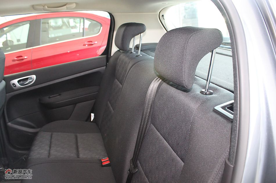 新标致307两厢内饰